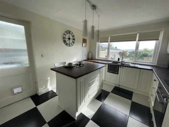 Kitchen/Centre Island