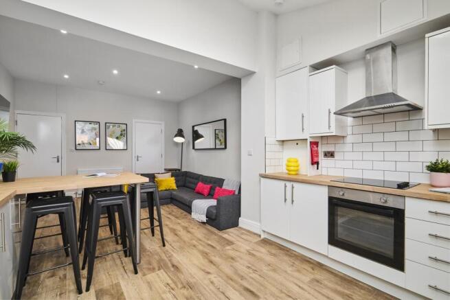 6 bed House to rent Image 5