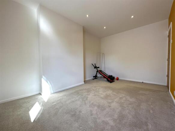 Master Bedroom 860