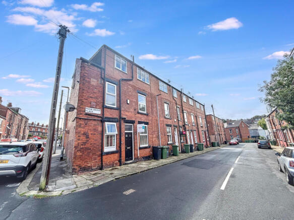 3 bed Terraced to rent Image 12