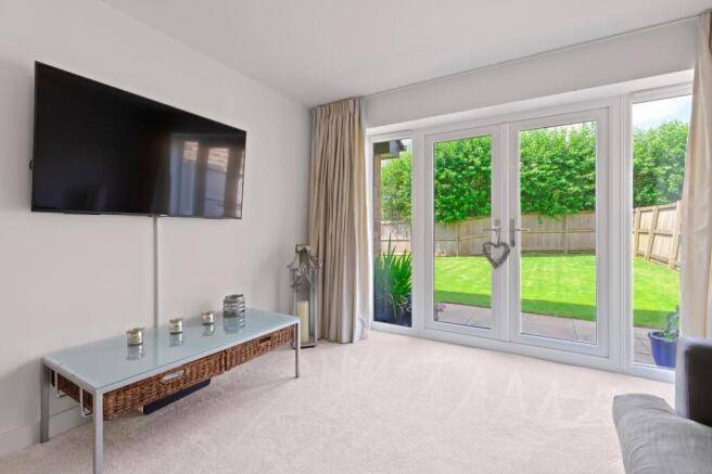 5 bed Detached for sale Image 8