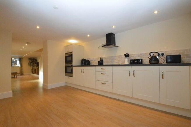 OPEN-PLAN KITCHEN