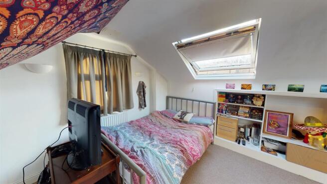 5 bed Semi-Detached for sale Image 11