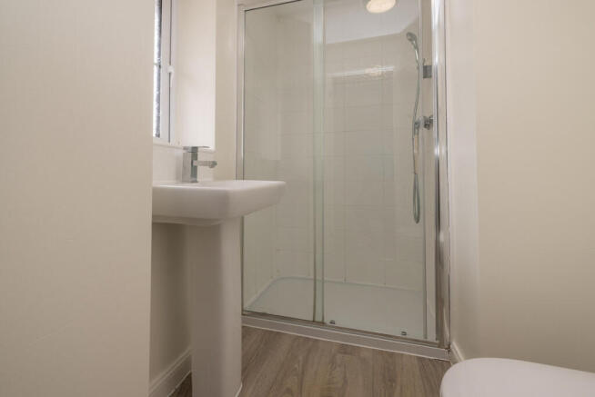4 bed Detached for sale Image 7