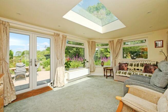 5 bed Detached for sale Image 4
