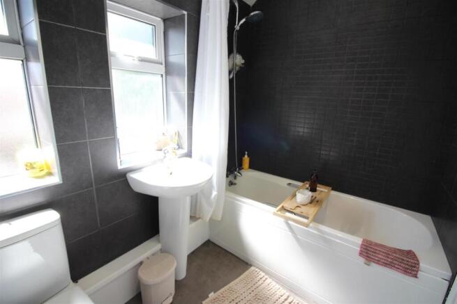 3 bed Semi-Detached for sale Image 9