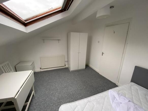 4 bed Flat to rent Image 7