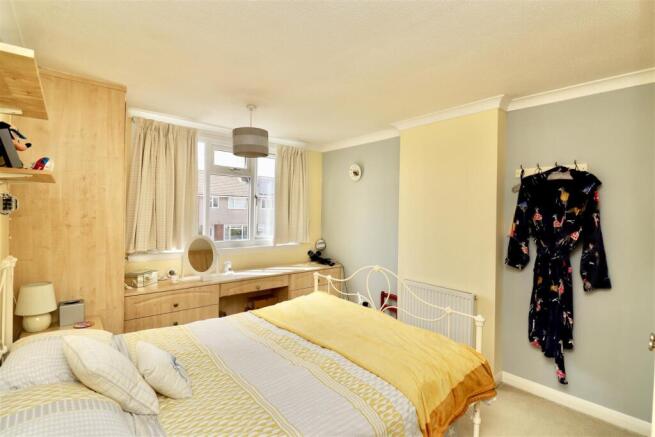 4 bed Semi-Detached for sale Image 8