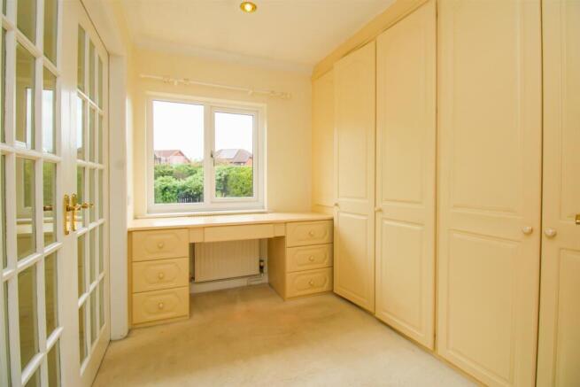 4 bed Detached for sale Image 10