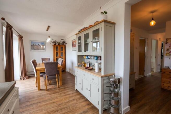 KITCHEN/DINING ROOM