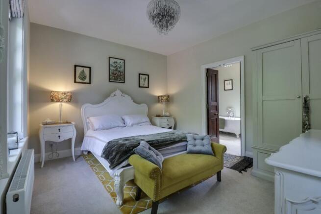3 bed Flat for sale Image 4