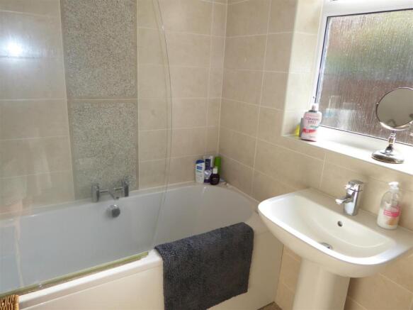 BATHROOM/WC