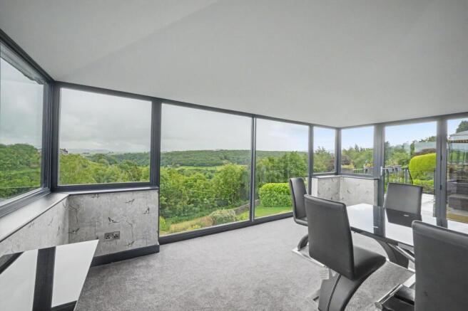 5 bed Detached for sale Image 9