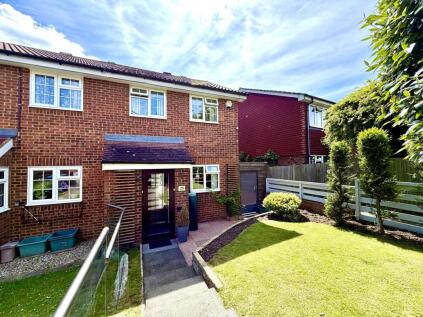 Foxglove Lane, Chessington, Surrey. KT9 1QD