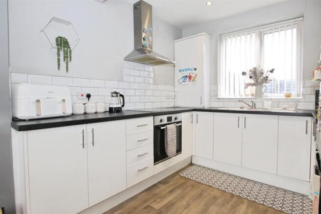 FITTED KITCHEN / DINER