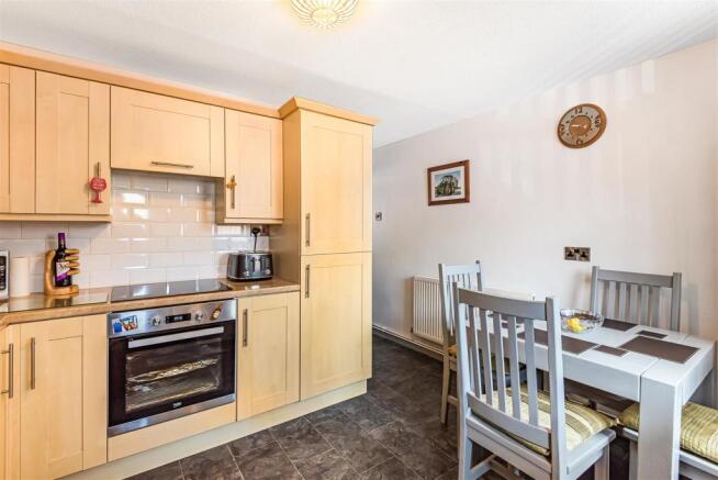 KITCHEN / DINING ROOM