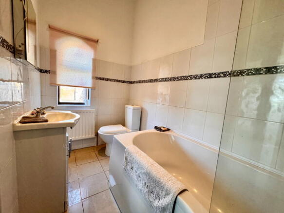 4 bed Smallholding for sale Image 12