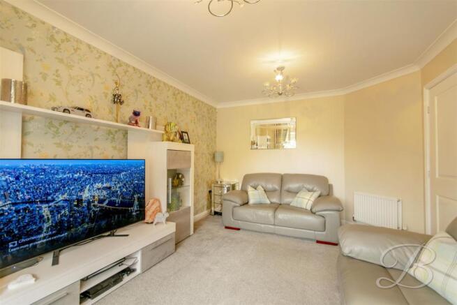 [] - 2 Lakeside Court_0142-HDR.jpg