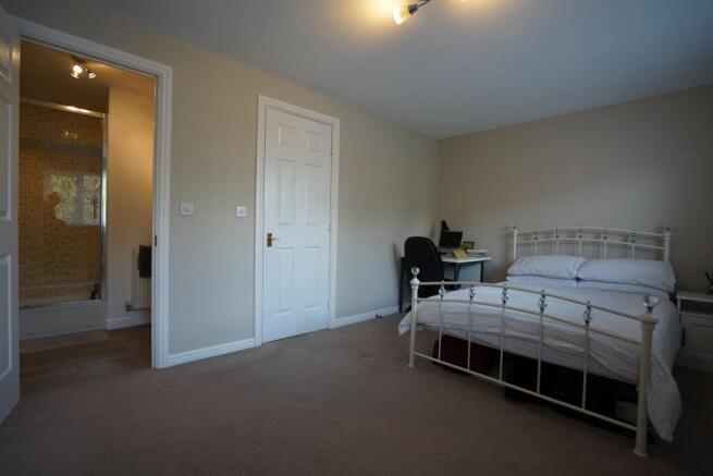 3 bed Town House for sale Image 11
