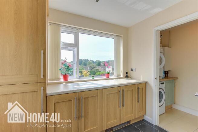 KITCHEN / DINING: