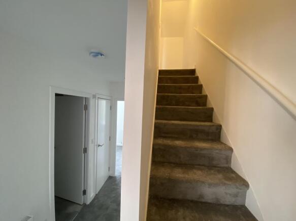 2 bed Semi-Detached to rent Image 5