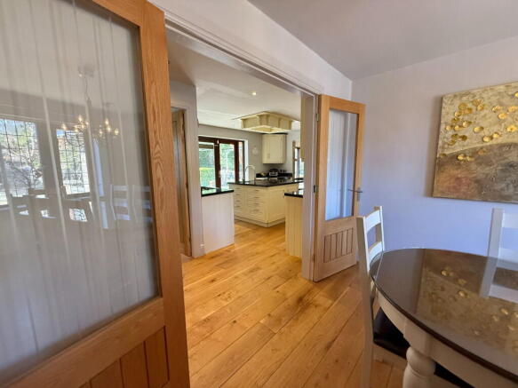 6 bed Detached for sale Image 4