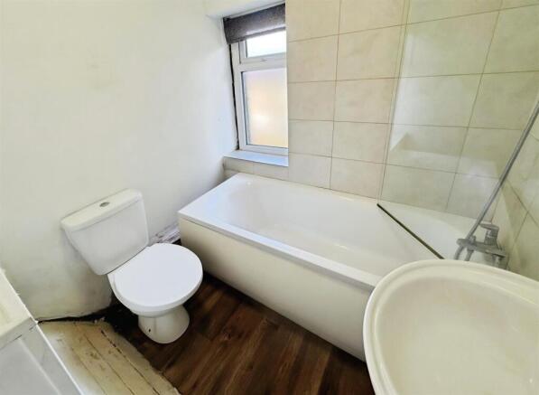 3 bed Terraced to rent Image 6