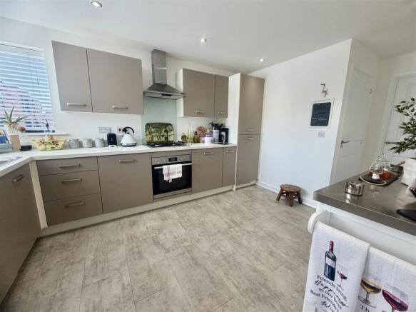 2 bed Semi-Detached for sale Image 10