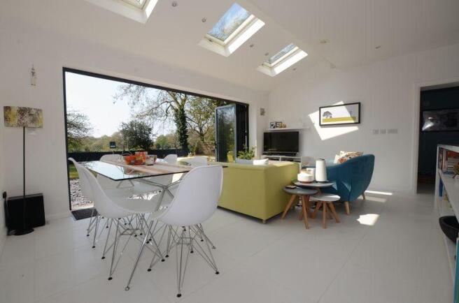 Kitchen/Seatin...