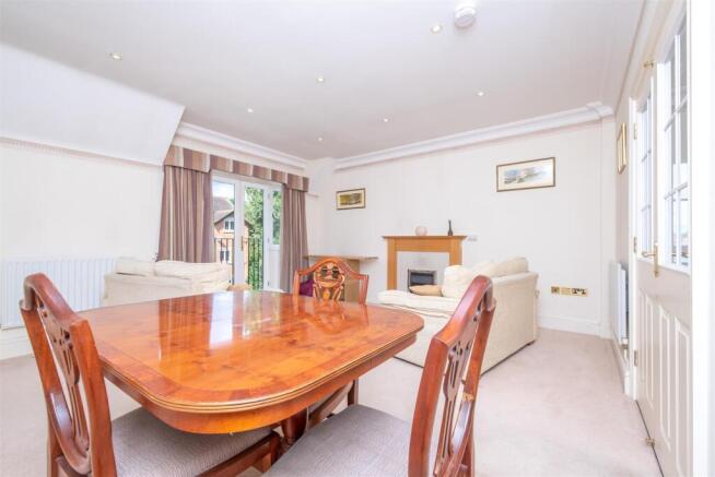 Lounge/Dining Room