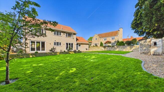 4 bed Detached for sale Image 9