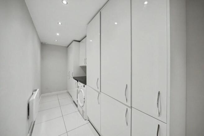 4 bed Detached for sale Image 9