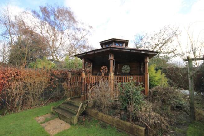 SUMMERHOUSE