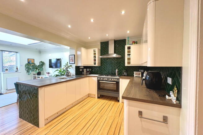 3 bed Terraced for sale Image 8