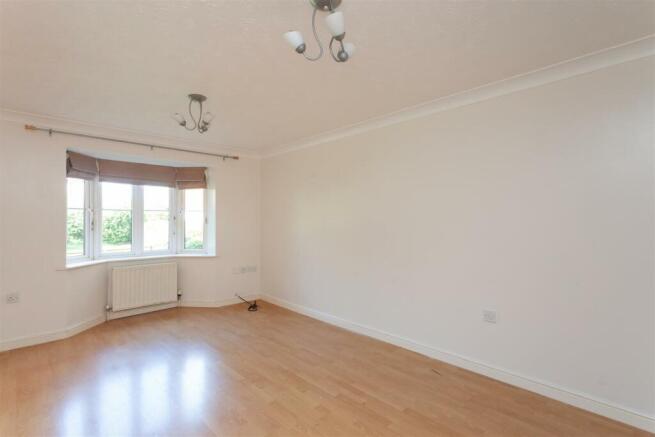 27 Willow Brook Close-05.jpg