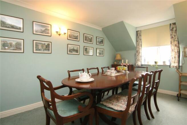 Dining Room/Bed 3