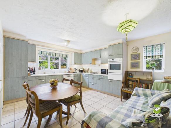 EweMove Estate Agents Basingstoke - Taylor Drive