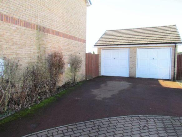 DOUBLE GARAGE 