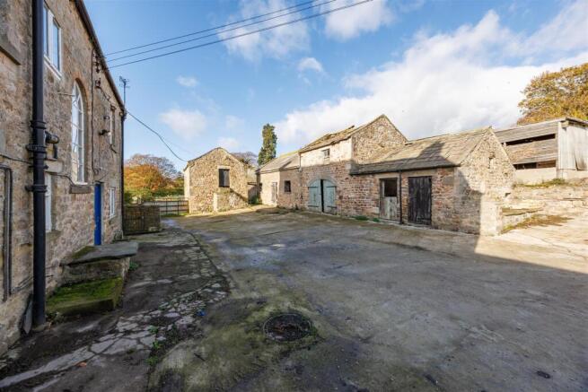 4 bed Detached for sale Image 9