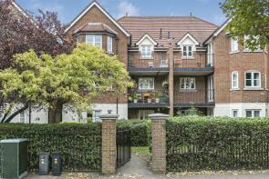 Flat 12, 71 St James Court, Aldersbrook Road, Wanstead, London E12 5DL