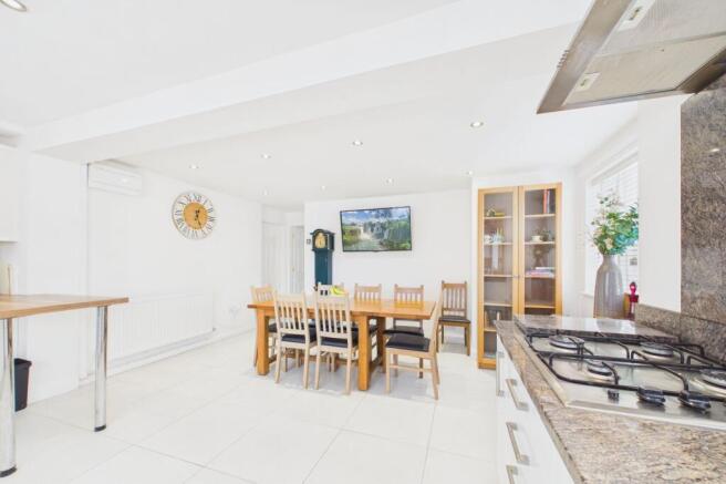 Kitchen / dining room