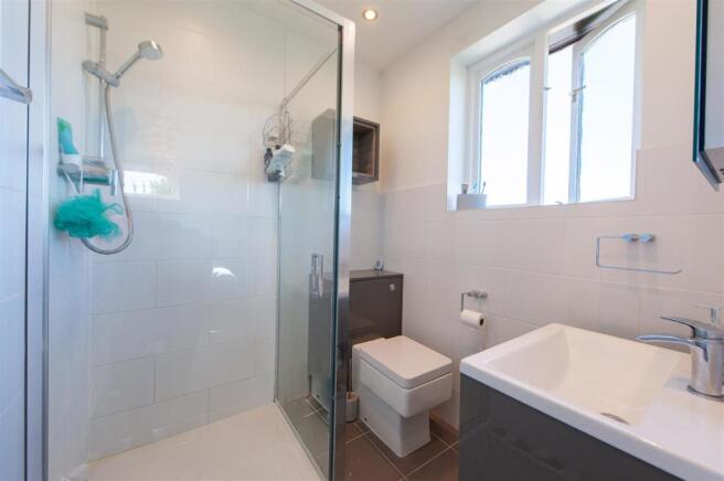 Bedroom 1 Ensuite.jpg