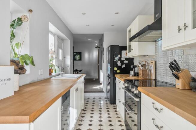 1407728-23-6986156a78f0d