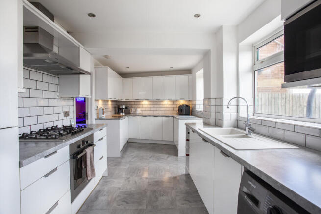 3 bed Semi-Detached for sale Image 8