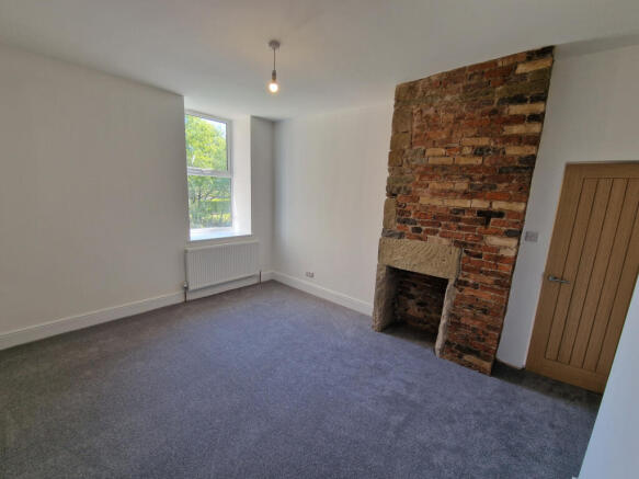 3 bed Terraced to rent Image 5