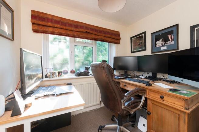 Bedroom/study