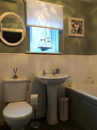 FAMILY BATHROOM