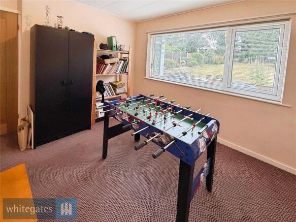 4 bed Semi-Detached for sale Image 11