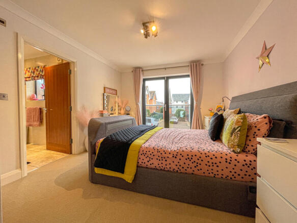 19 Victoria Court - Bed 1 (2)