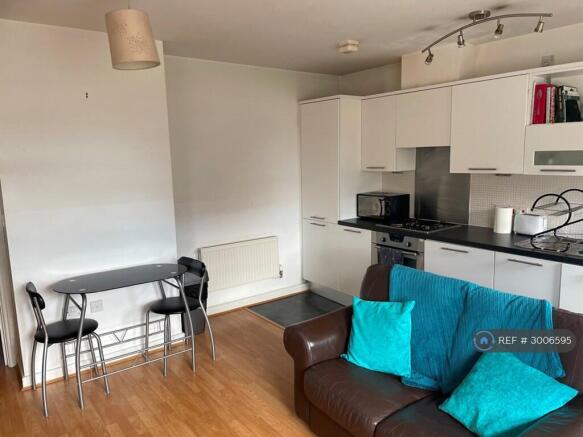 Living Room (Image 2)